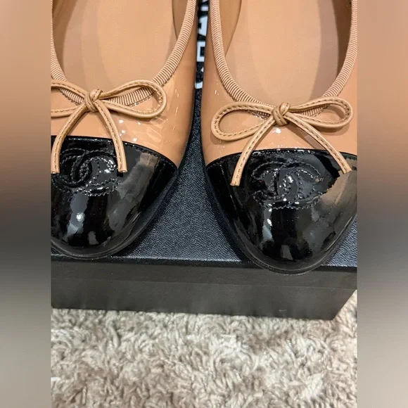 CHANEL Beige and Black Ballet Flats - Picture 2 of 9